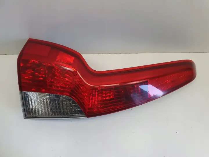 Volvo V50 KOMBI 07-12r LIFT TYLNIA TYLNA LAMPA LEWA lewy tył 30744541