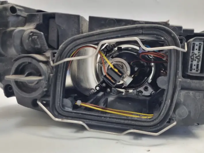 Volvo S40 II V50 LIFT PRZEDNIA LAMPA LEWA lewy przód 31299583 ZWYKŁA ŁADNA