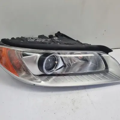 Volvo V70 III S80 II PRZEDNIA LAMPA PRAWA prawy przód XENON 8635076