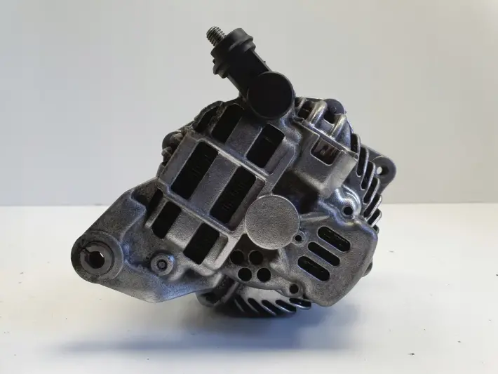 Subaru Legacy IV 2.0 B ALTERNATOR 23700AA521