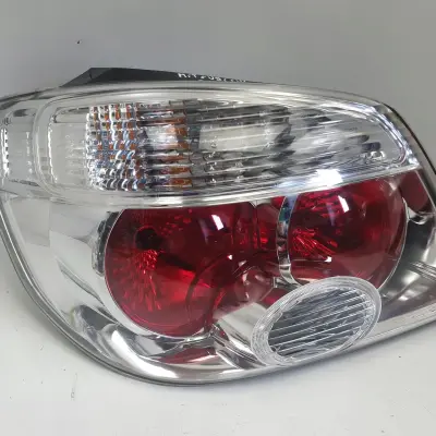 Mitsubishi Outlander I LIFT 05r TYLNIA TYLNA LAMPA LEWA lewy tył 220-87685