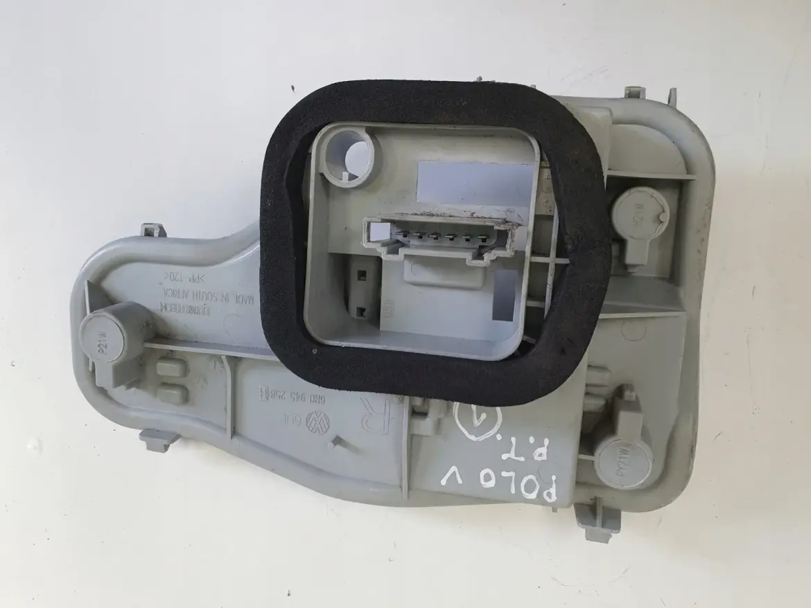 VW Polo V 09-14r WKŁAD TYLNEJ LAMPY prawy tył pasażera 6R0945258H