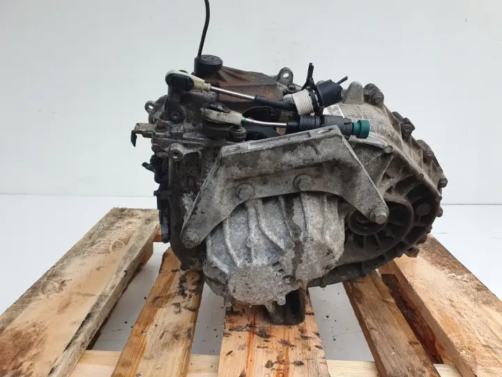 Volvo S60 II V60 2.0 D3 SKRZYNIA BIEGÓW manualna CG9R-7002-JC 1285052