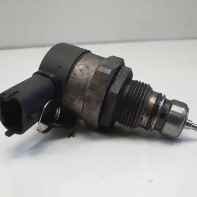 Volvo XC90 2.4 D5 CZUJNIK PALIWA zawór 0281002712