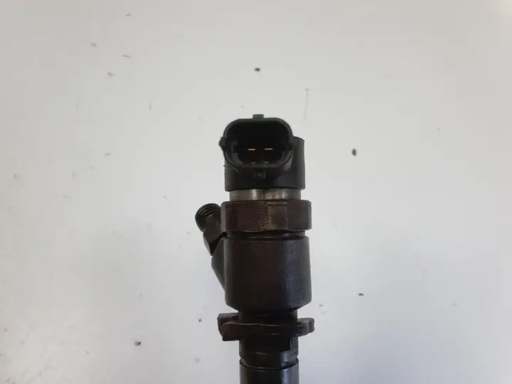Volvo S60 S80 V50 V70 XC70 XC90 2.4 D5 WTRYSKIWACZ wtrysk 0445110251
