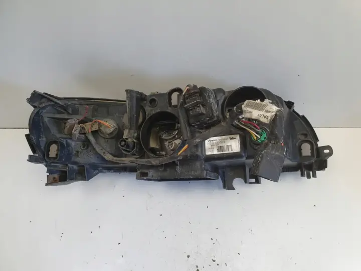 Volvo S60 I V70 II LIFT PRZEDNIA LAMPA LEWA lewy przód EUROPA 30698835