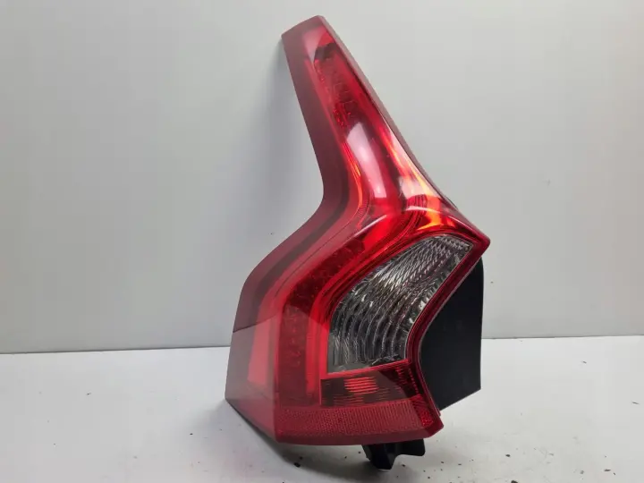 Volvo V60 10-13r TYLNIA TYLNA LAMPA LEWA lewy tył 31214963