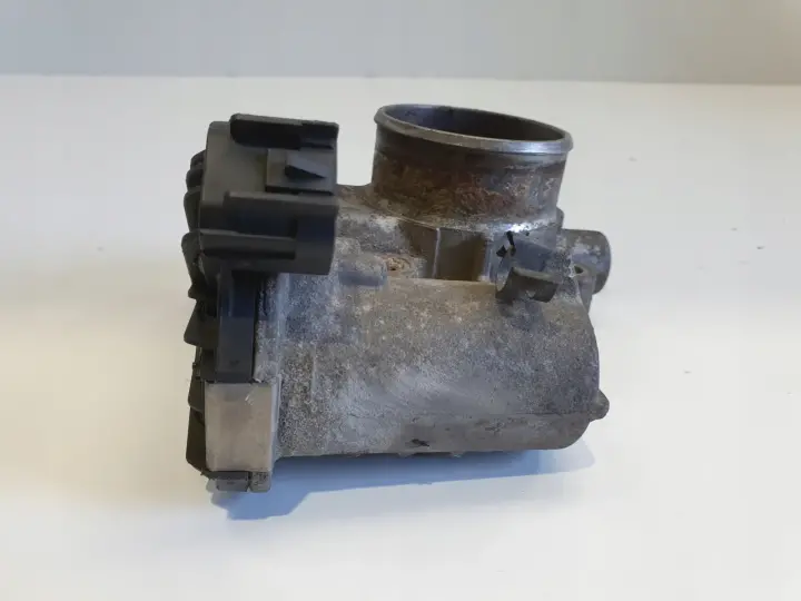 Opel Corsa D 1.0 12V PRZEPUSTNICA 55563385 0280750484