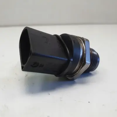 BMW E87 E90 E91 2.0 D N47 CZUJNIK PALIWA zawór 0281002988