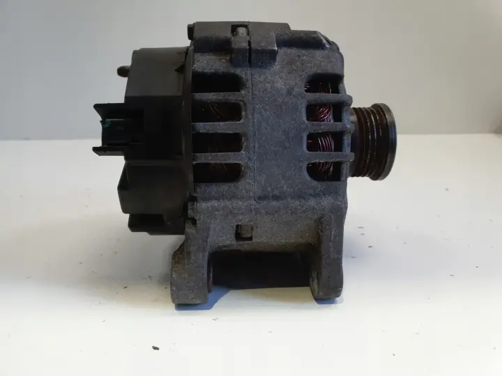 Opel Vivaro 1.9 DCI ALTERNATOR 8200086130 valeo 125A