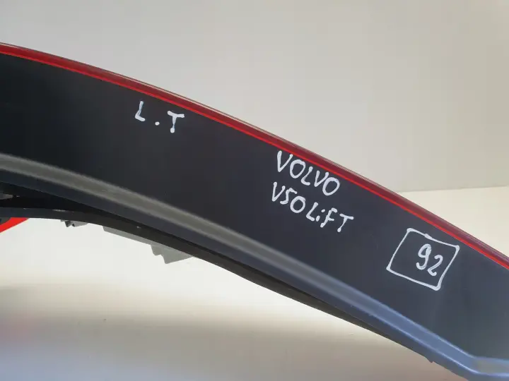 Volvo V50 KOMBI 07-12r LIFT TYLNIA TYLNA LAMPA LEWA lewy tył 30744541