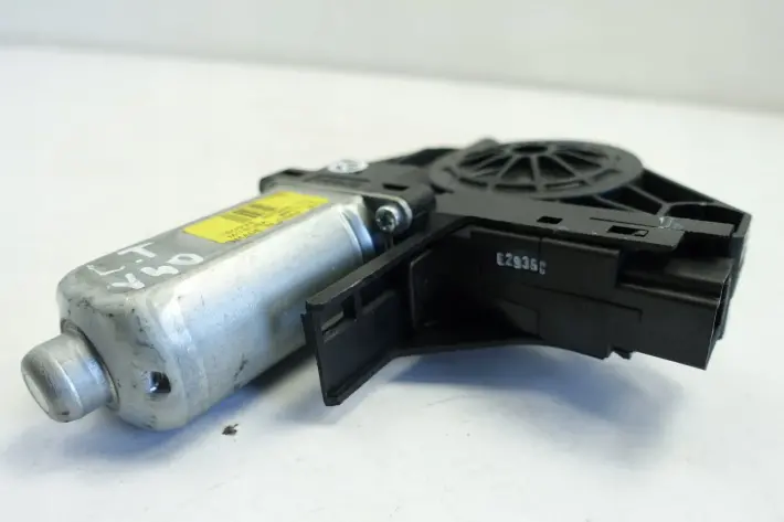 Volvo V40 II SILNICZEK PRZEDNIEJ SZYBY lewy przód