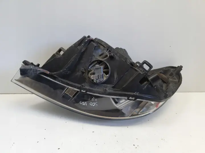 Volvo V60 S60 II PRZEDNIA LAMPA PRAWA prawy przód XENON 31383063