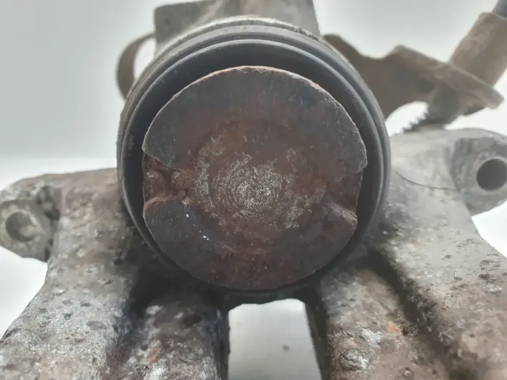 Vw Passat B5 Audi A4 B5 ZACISK HAMULCOWY Lewy tył kierowcy