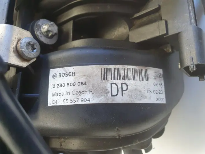 Opel Corsa D 1.4 16V KOLEKTOR SSĄCY 0280600064