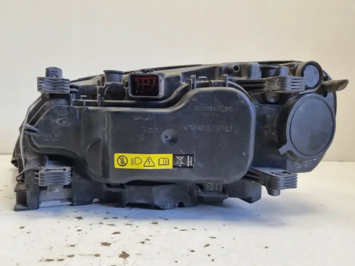 Volvo V70 III XC70 S80 II XENON PRZEDNIA LAMPA PRAWA prawy przód 31214348