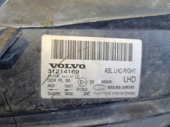 Volvo V70 III XC70 PRZEDNIA LAMPA PRAWA PRAWY PRZÓD XENON SKRĘTNY 31214169