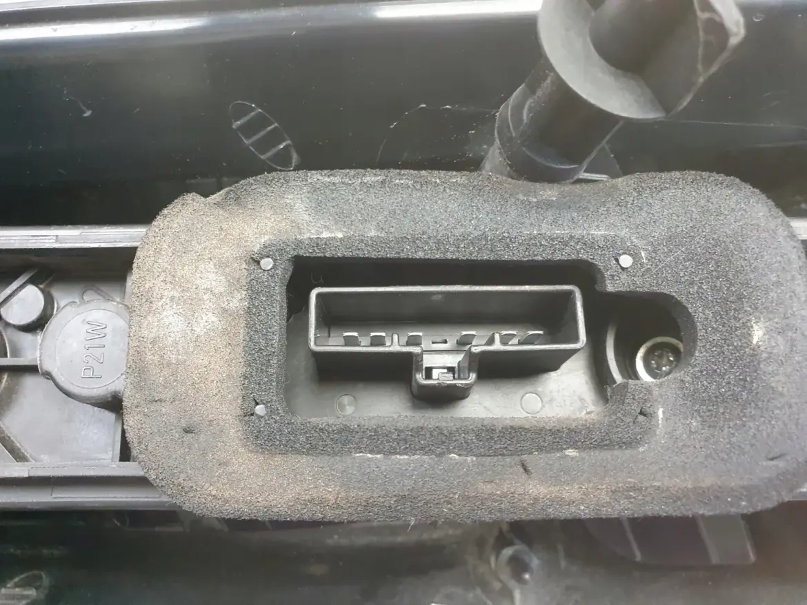 Ford C-Max I 03-06r TYLNA LAMPA PRAWA prawy tył pasażera