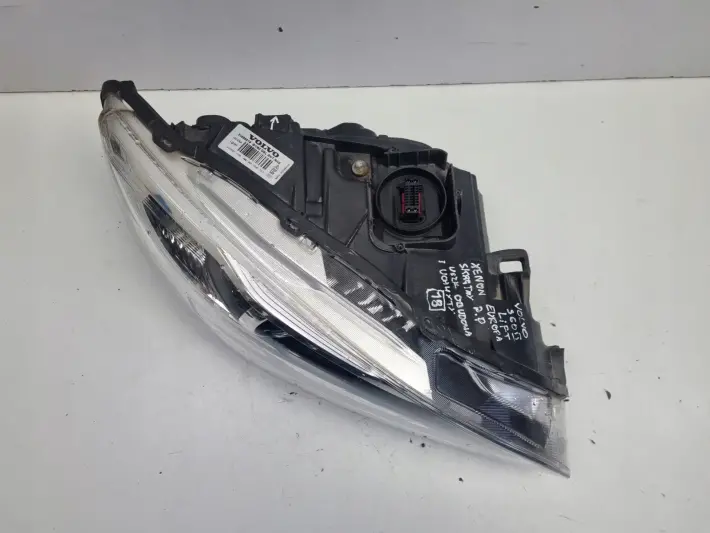 Volvo V60 S60 II LIFT PRZEDNIA LAMPA PRAWA prawy przód XENON 31698819