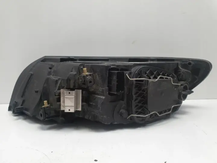 Volvo S40 II V50 LIFT PRZEDNIA LAMPA PRAWA prawy przód 0301237202 31265695