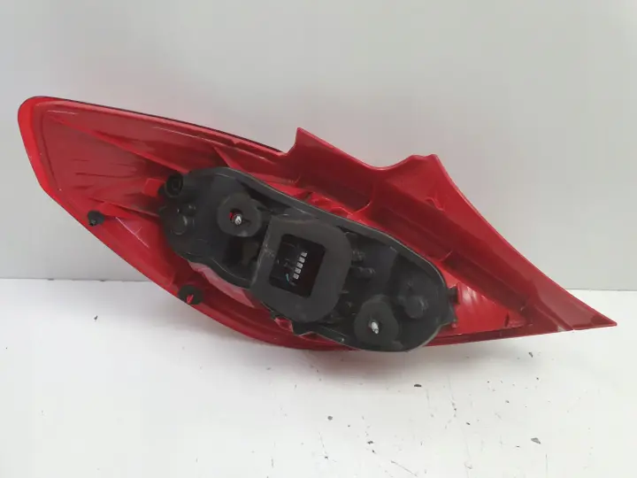 Opel Corsa D 3 drzwi TYLNA LAMPA PRAWA prawy tył pasażera 13269051