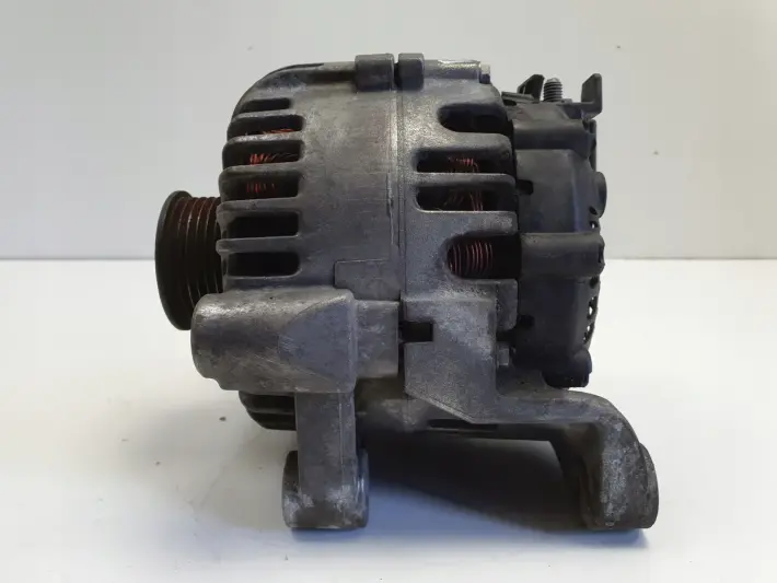 BMW E87 2.0 D ALTERNATOR valeo 7797519 150A