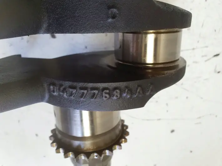 Mini Cooper R50 R53 1.6 16V WAŁ KORBOWY 04777684AA