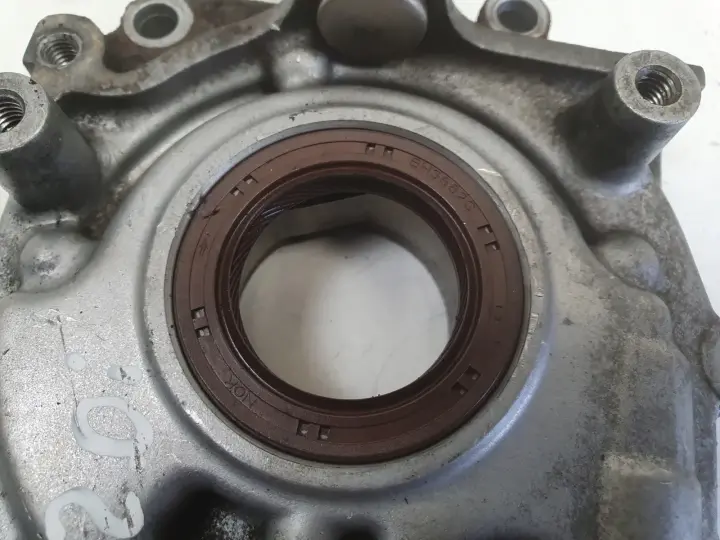 Subaru Legacy IV 2.0 B POMPOA OLEJU olejowa