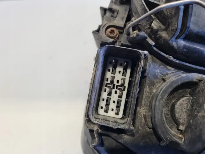 Volvo V50 S40 II PRZEDNIA LAMPA PRAWA prawy przód EUROPA ŁADNA 30698874