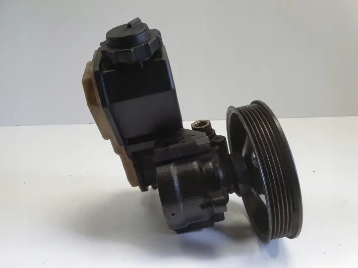 Opel Vectra B 1.6 16V POMPA WSPOMAGANIA 90495957