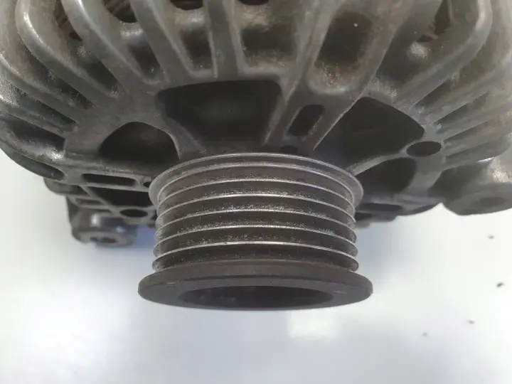 BMW E87 E90 E91 2.0 D ALTERNATOR valeo 7802471