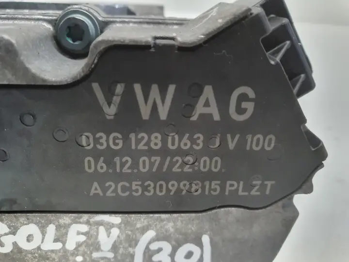 VW Golf V 1.9 TDI PRZEPUSTNICA 03G128063J