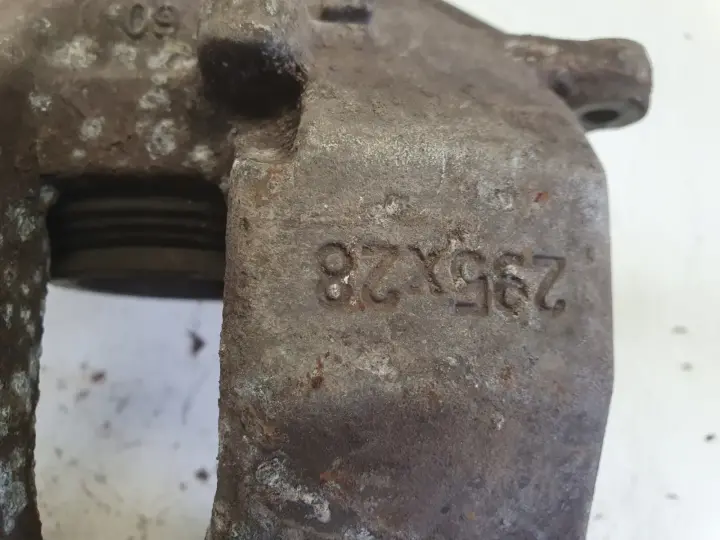 Mercedes W204 PRZEDNI ZACISK HAMULCOWY prawy przód PASAŻERA 295x28