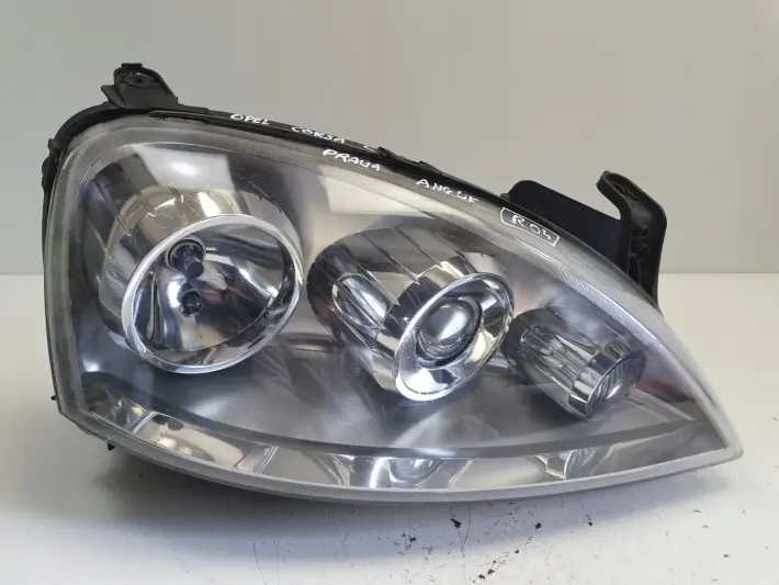 Opel Corsa C lift PRZEDNIA LAMPA PRAWA prawy przód anglik 13100538 0096726