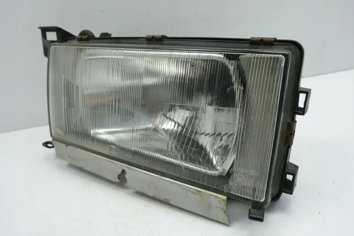 Volvo 740 760 PRZEDNIA LAMPA prawa EUROPA 3 piny