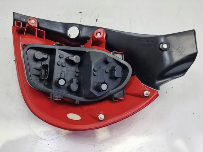 Renault Clio III HB 05-12r TYLNA LAMPA LEWA lewy tył kierowcy 89035086