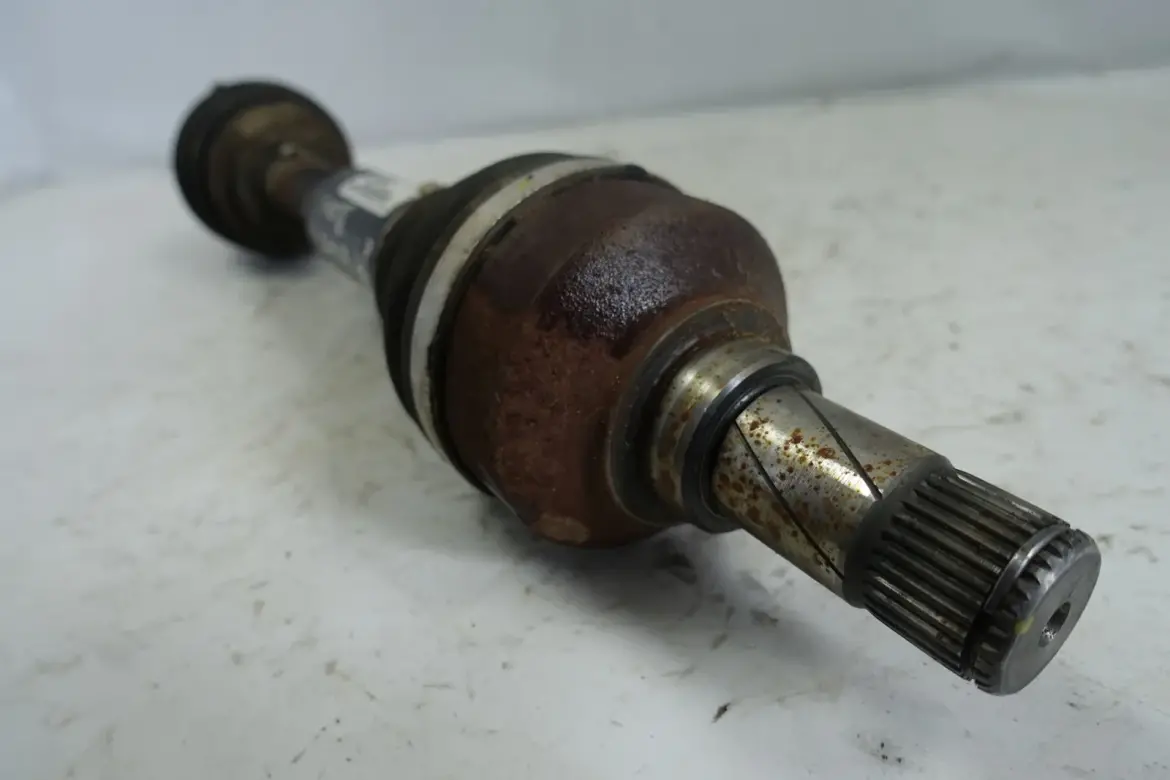 Volvo XC60 2.4 D5 PÓŁOŚ PÓŁOŚKA lewy przód 185km