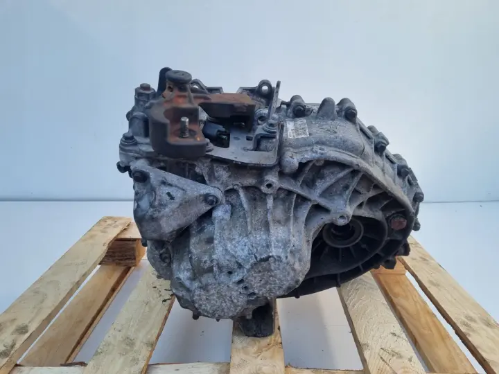 Volvo S60 V70 II 2.4 D5 SKRZYNIA BIEGÓW 666R-7002-BB 9482374
