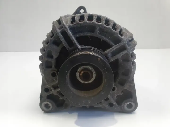 Dacia Duster 1.6 16V ALTERNATOR 0124525207 8200992208 Bosch 150A