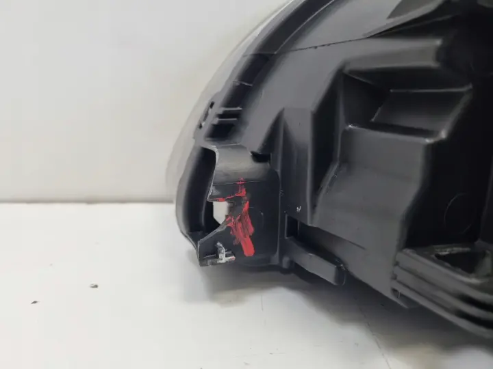 Volvo XC60 13-17r LIFT PRZEDNIA LAMPA PRAWA PRAWY PRZÓD LED europa