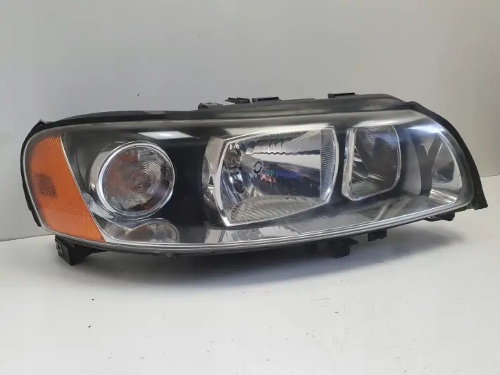 Volvo S60 I V70 II LIFT PRZEDNIA LAMPA PRAWA prawy przód EUROPA 30698826