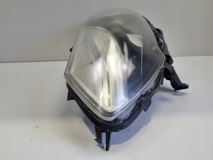 Renault Clio III LIFT PRZEDNIA LAMPA PRAWA prawy przód ANGLIK 260106323R