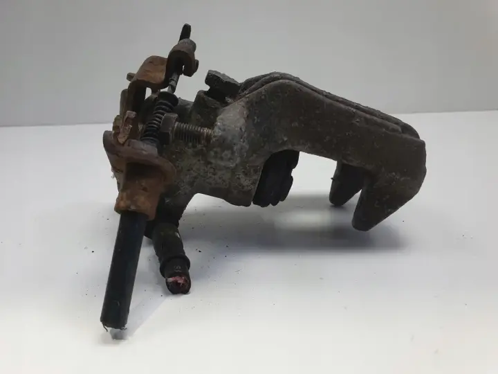 Vw Passat B5 Audi A4 B5 ZACISK HAMULCOWY Lewy tył kierowcy