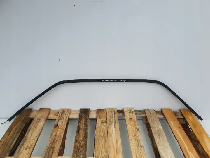 Mercedes W126 C126 SEC LISTWA SZYBY PRAWA PRZEDNIA