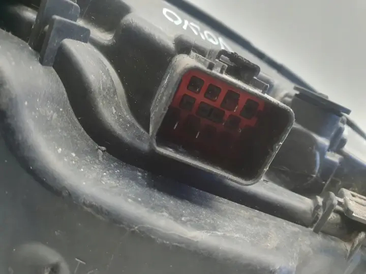 Volvo S80 II V70 III 07-13r PRZEDNIA LAMPA LEWA lewy przód EUROPA 31214351