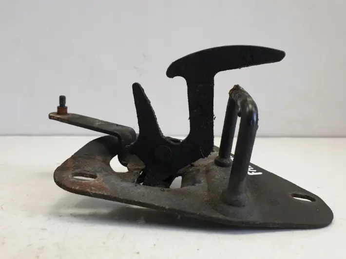 Skoda Fabia I RYGIEL PRZEDNIEJ MASKI Przód