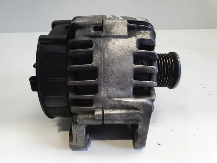Renault Trafic II Opel Vivaro 2.0 DCI ALTERNATOR valeo 8200404459