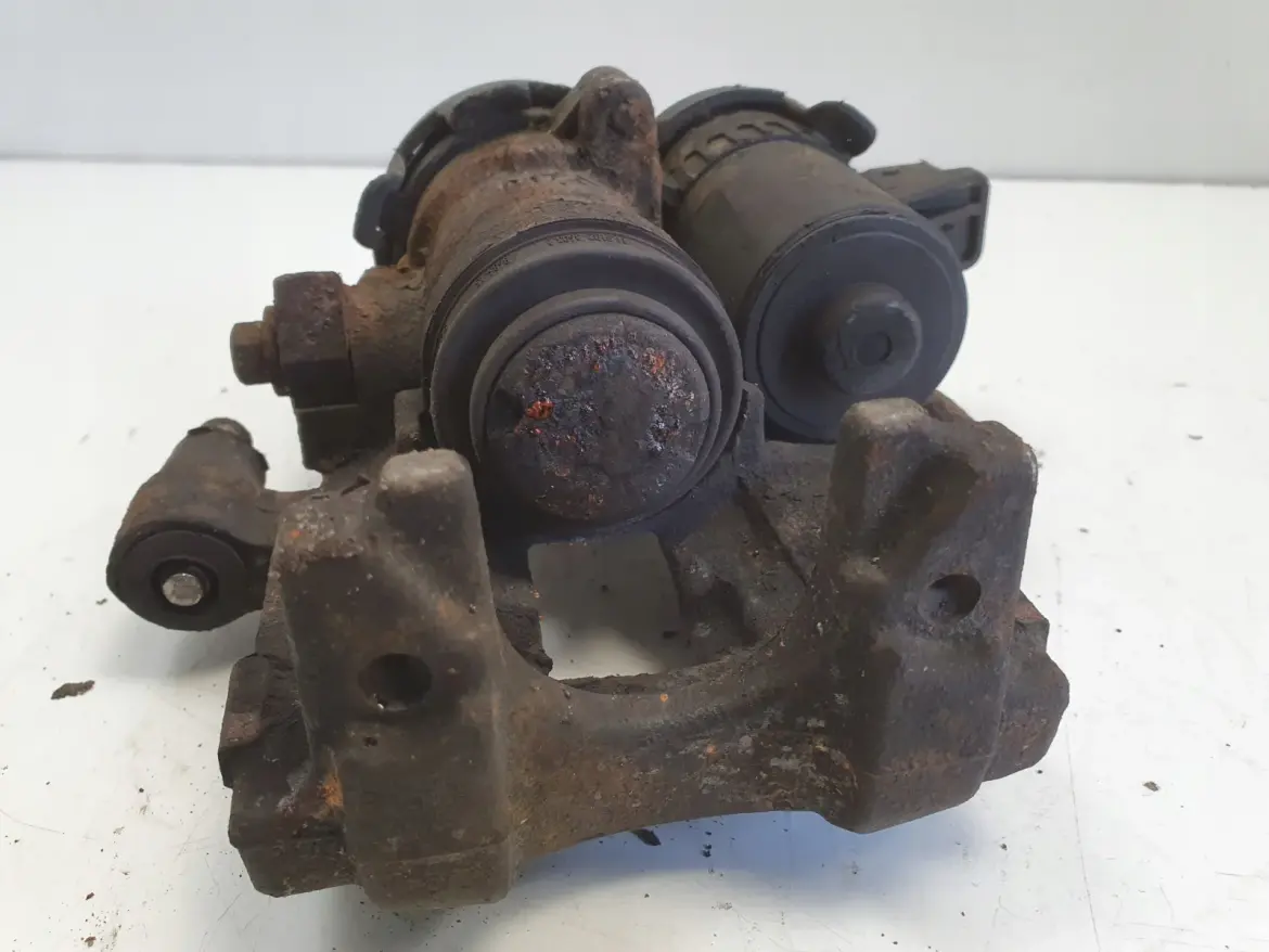 Volvo V60 II S90 V90 TYLNY ZACISK HAMULCOWY prawy tył 31687346