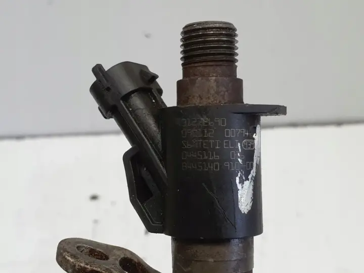 Volvo S80 II V70 III S40 II V60 XC60 2.4 D5 WTRYSKIWACZ wtrysk 0445116016
