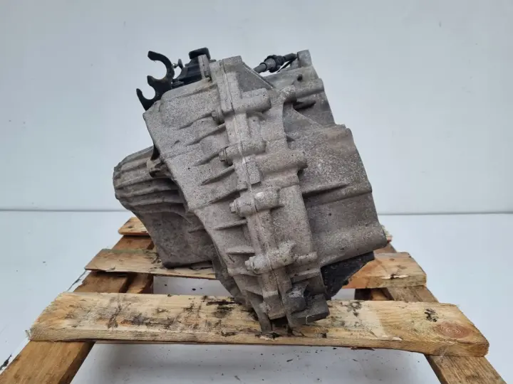 Volvo S60 II V60 2.0 D3 SKRZYNIA BIEGÓW manualna DG9R-7002-LA 1285121